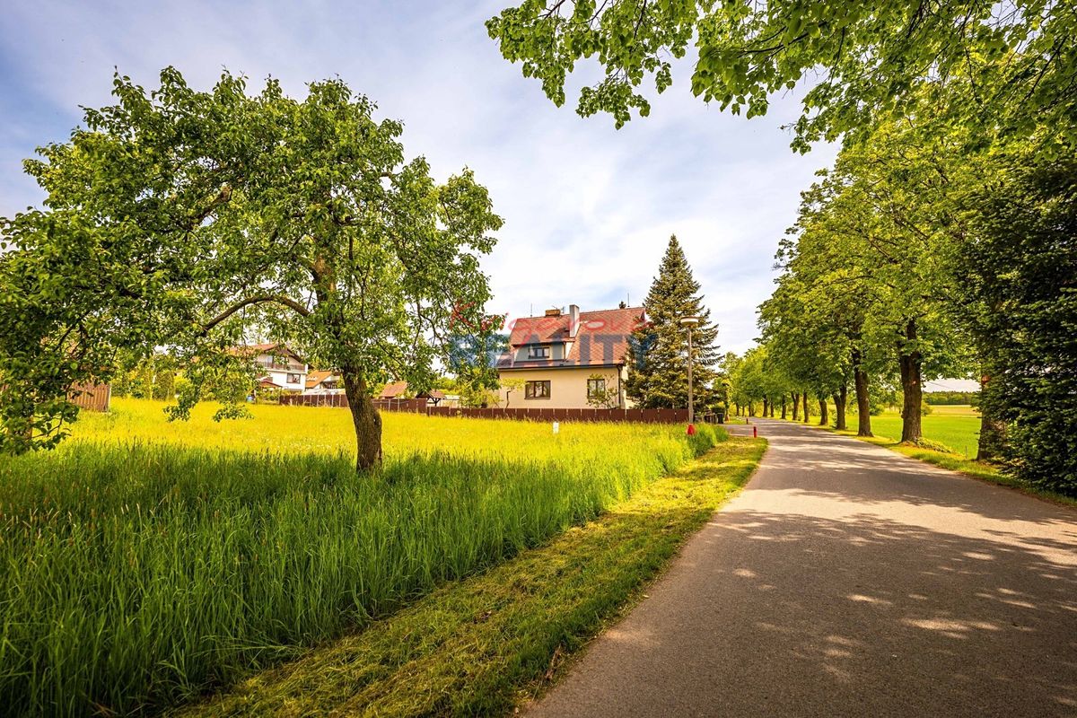 Prodej stavebního pozemku 860 m² – fotografie 2