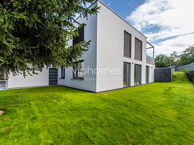 Pronájem  rodinného domu 452 m², pozemek 790 m²