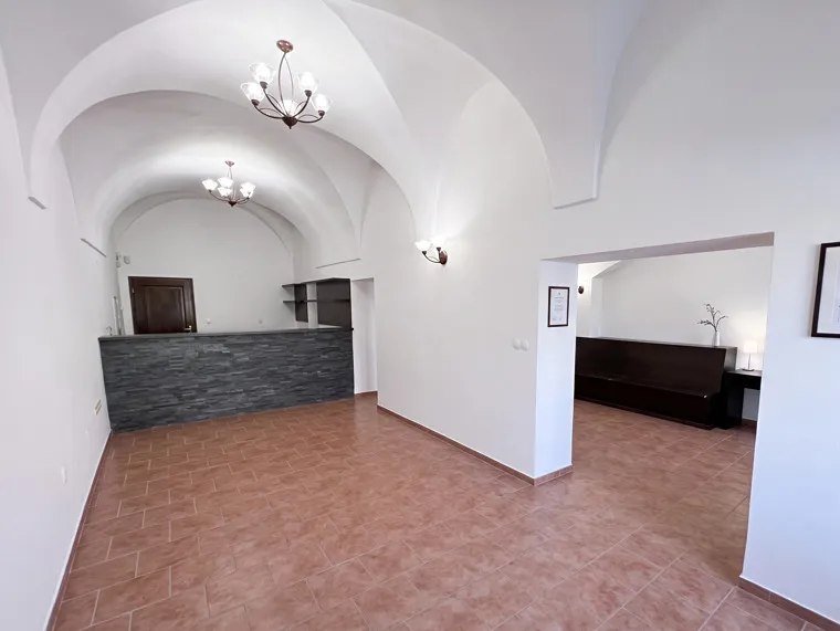 Pronájem obchodního prostoru 94 m²