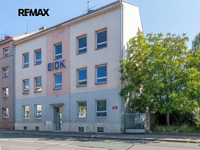 Prodej rodinného domu 700 m², pozemek 966 m²
