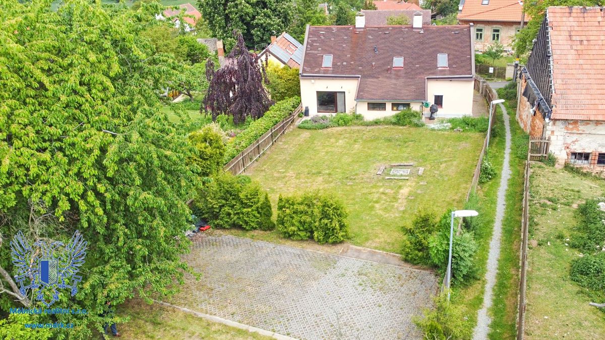 Prodej rodinného domu 192 m², pozemek 704 m² – fotografie 2