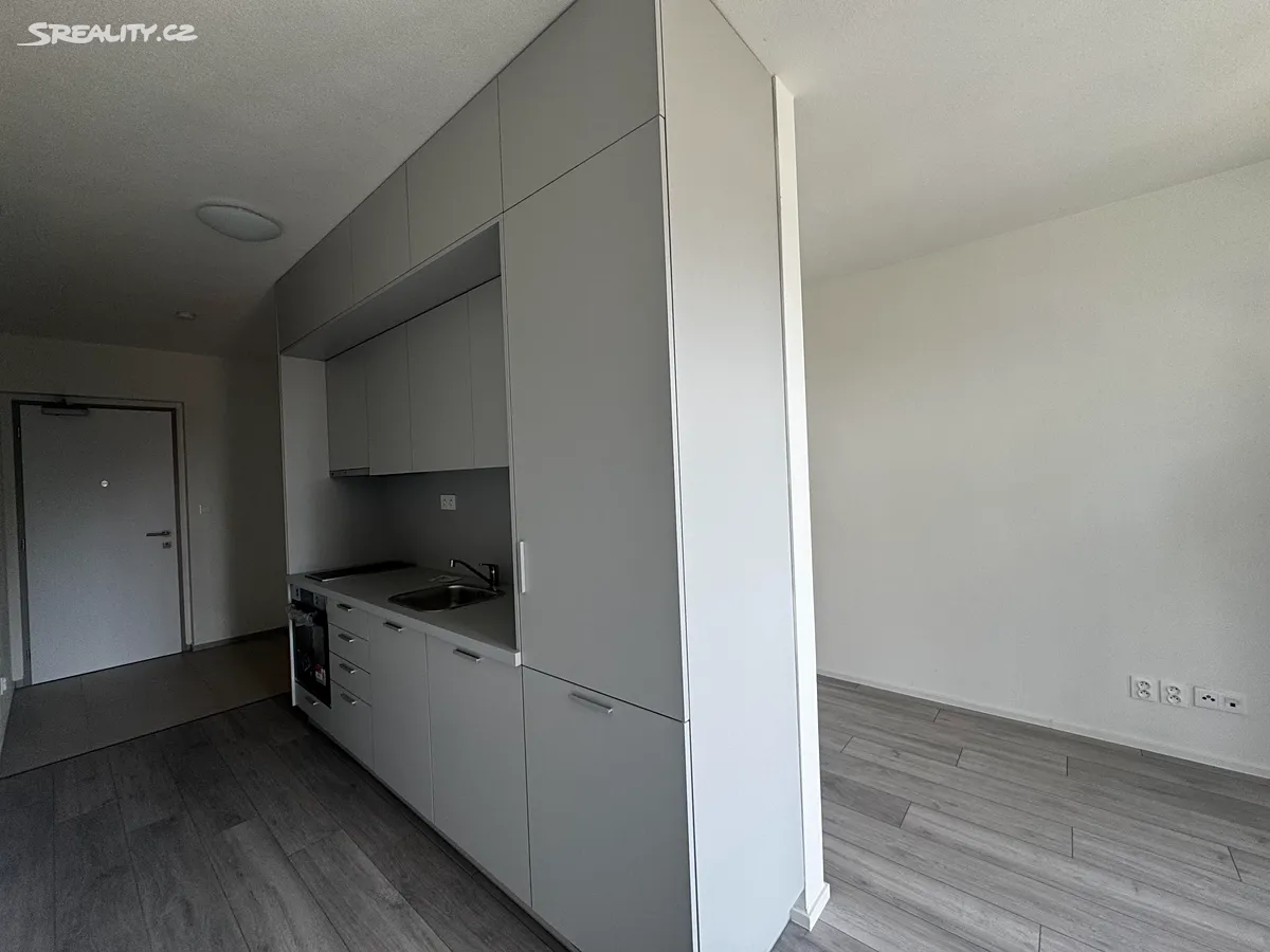 Pronájem bytu 1+kk 34 m² – pohled 2