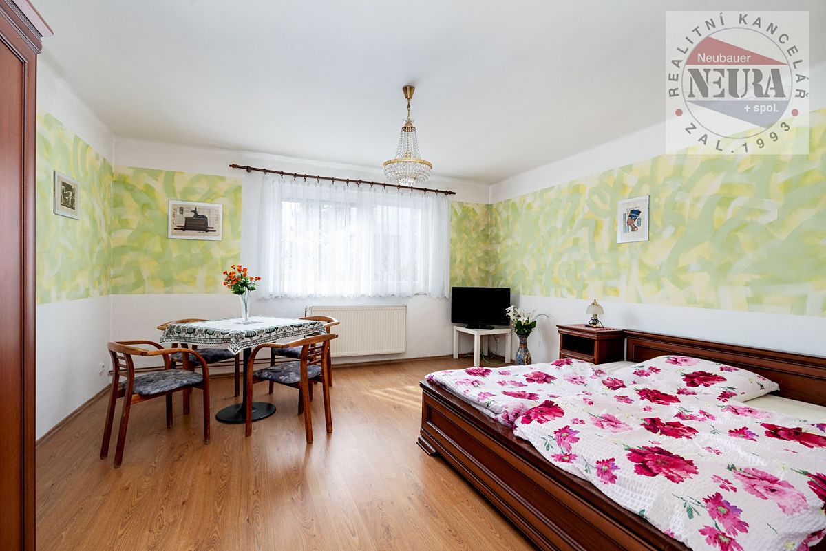 Prodej rodinného domu 180 m², pozemek 804 m² – fotografie 3
