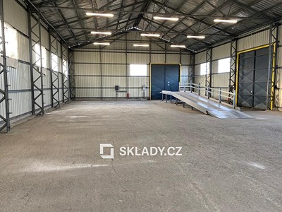 Pronájem skladového prostoru 880 m²