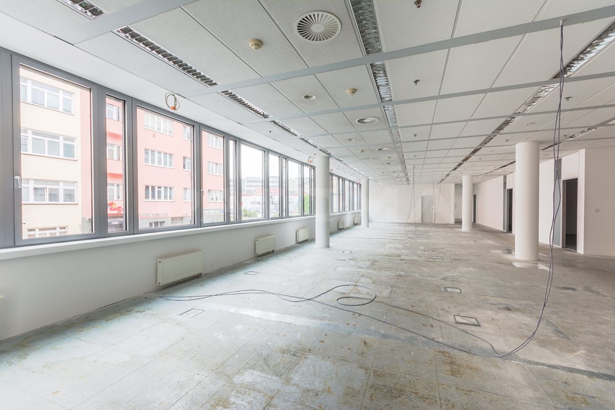 Pronájem kanceláře 568 m² – fotografie 3