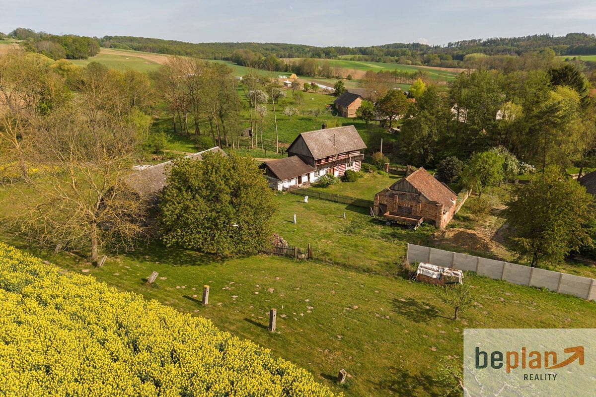 Prodej stavebního pozemku 1300 m² – fotografie 3