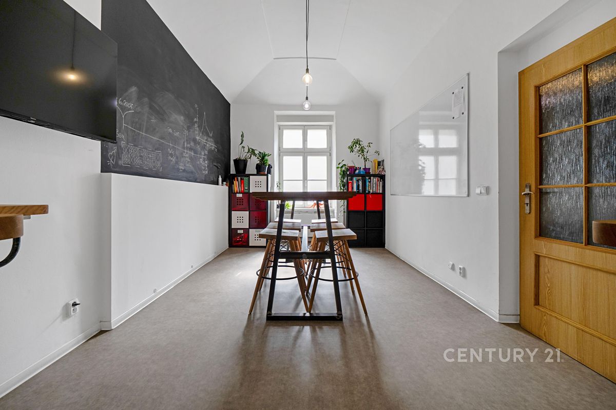 Prodej kanceláře 84 m² – fotografie 2