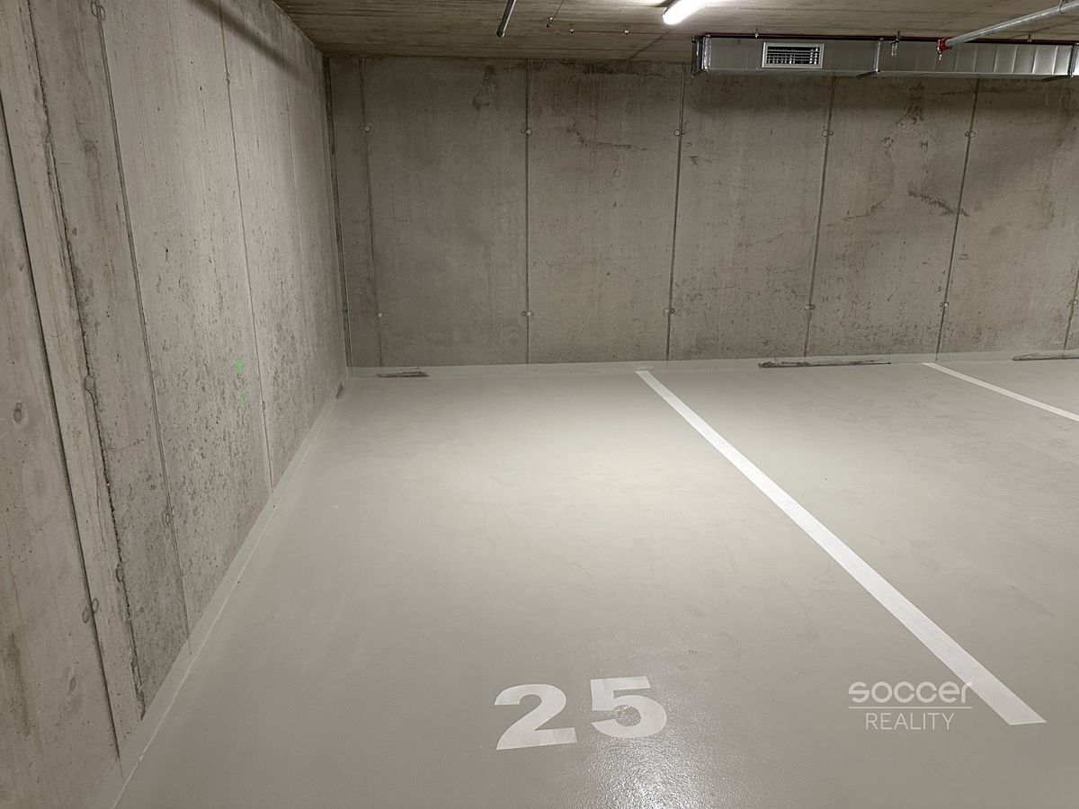 Pronájem garážového stání 14 m² – fotografie 2