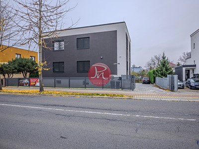 Pronájem bytu 6 pokojů a více 194 m²