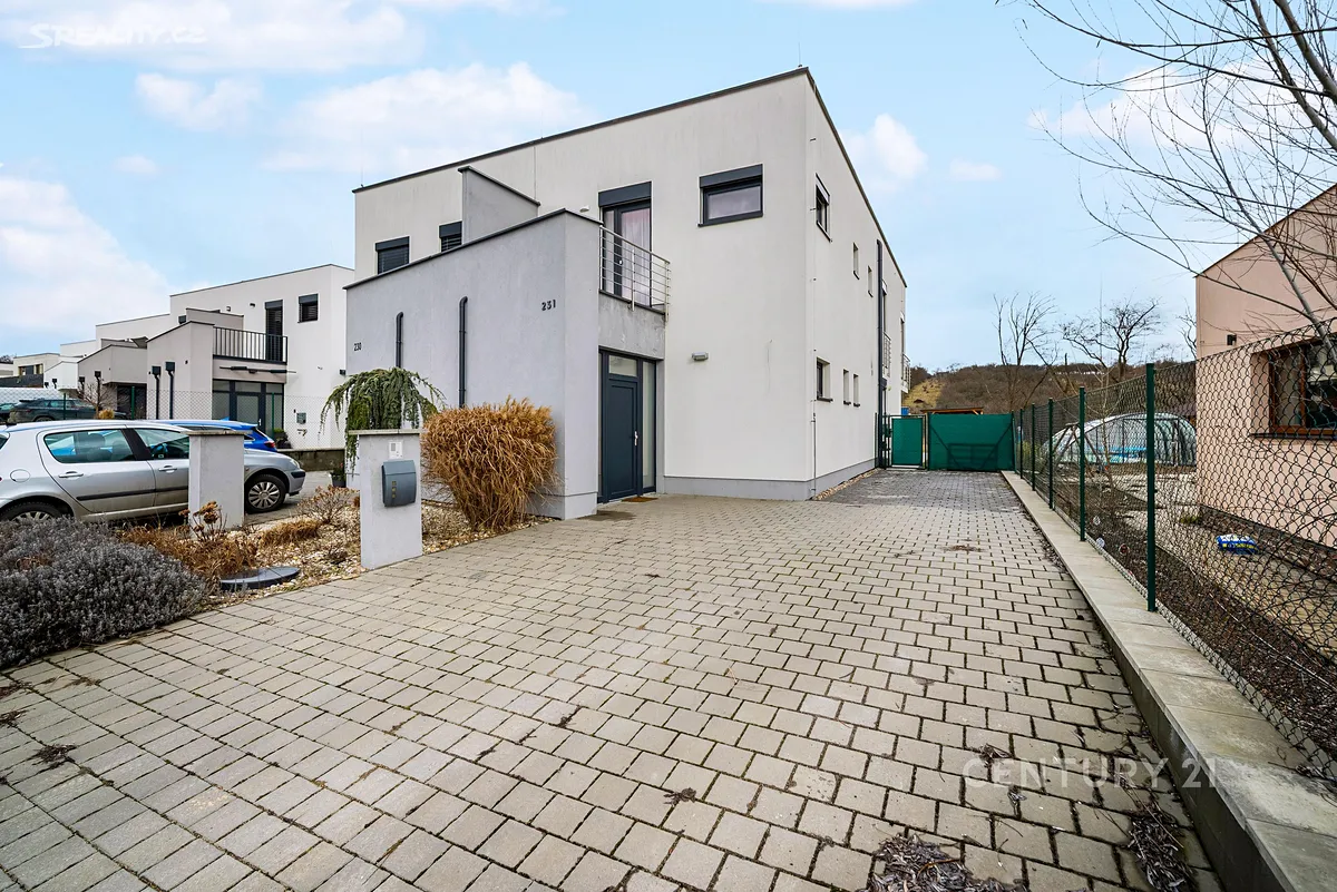 Prodej rodinného domu 172 m², pozemek 612 m²