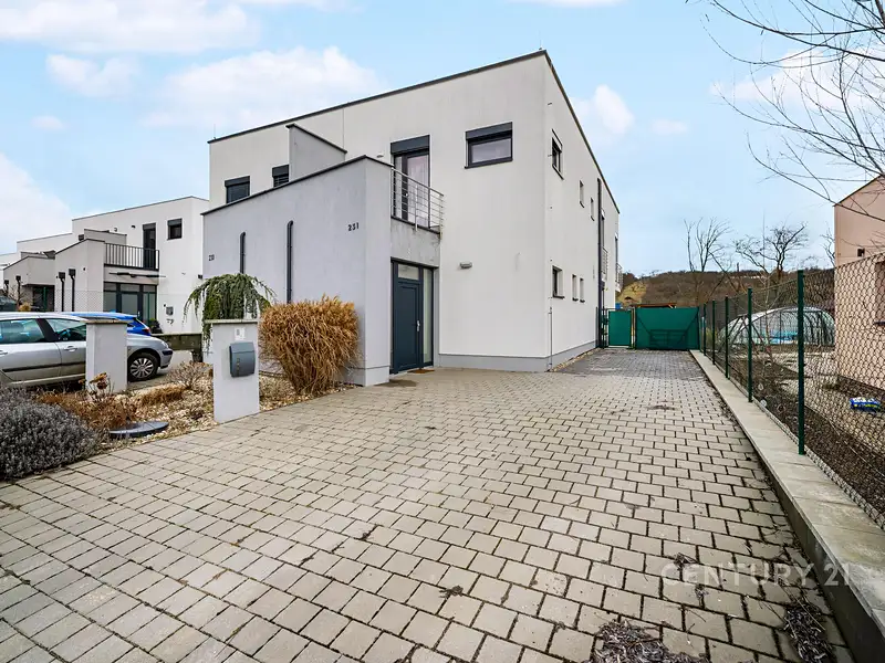 Prodej rodinného domu 172 m², pozemek 612 m², Hajany – náhled fotky 1