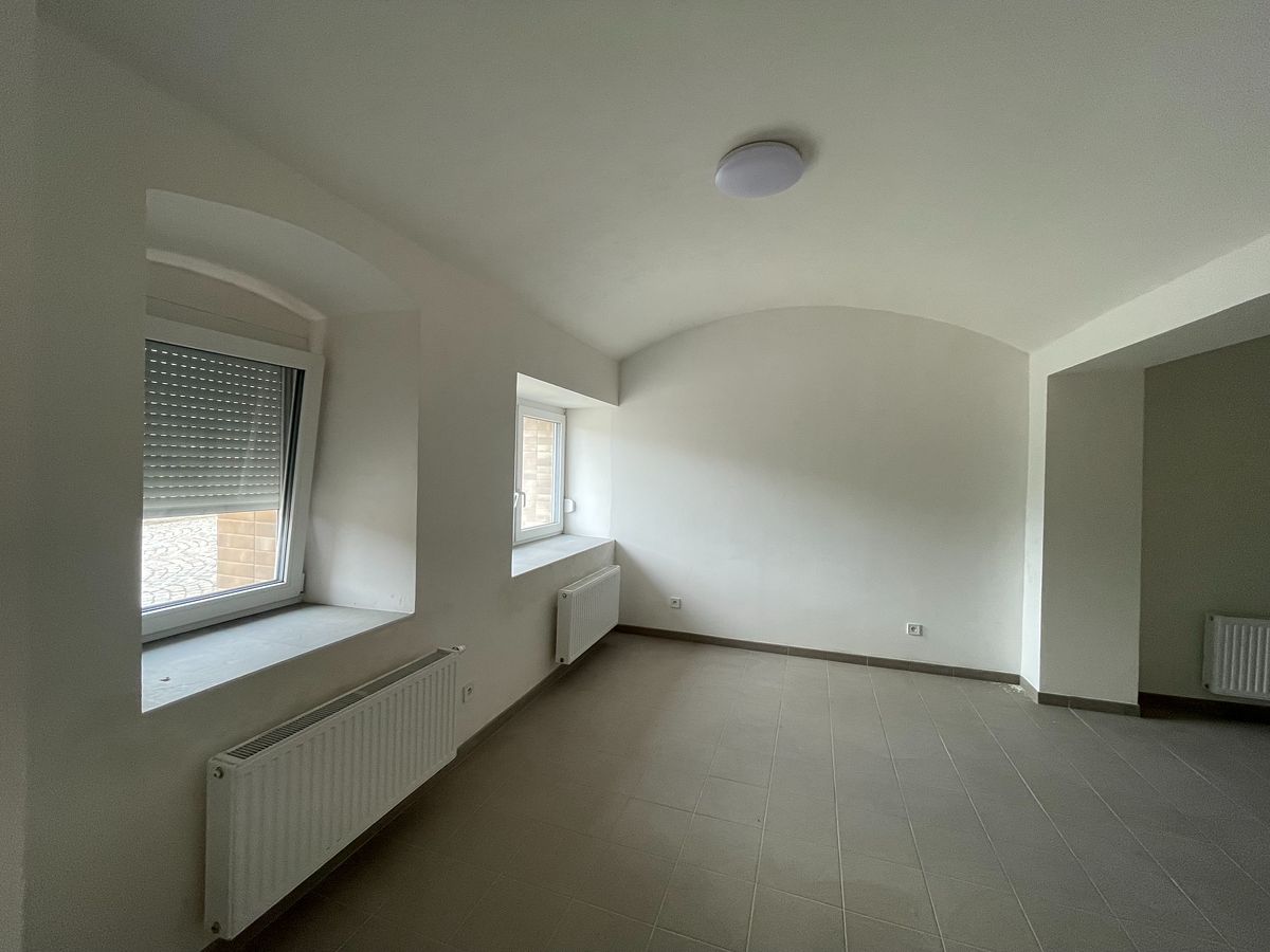 Pronájem obchodního prostoru 35 m² – fotografie 3