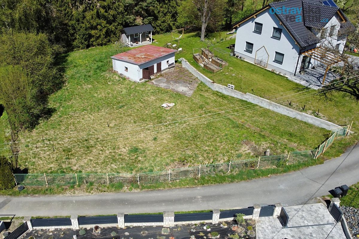 Prodej stavebního pozemku 1298 m²