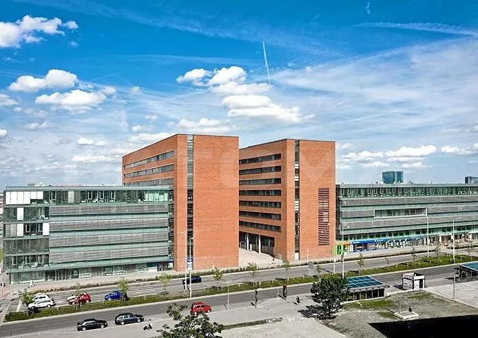Pronájem kanceláře 708 m²