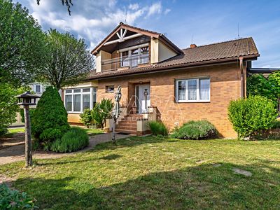 Prodej rodinného domu 384 m², pozemek 1835 m²
