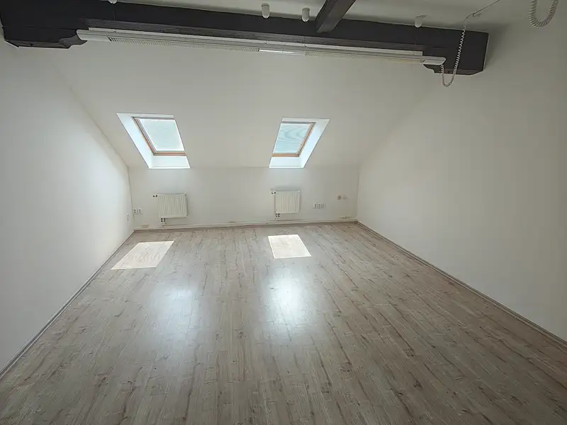 Pronájem kanceláře 98 m², Praha – náhled fotky 2
