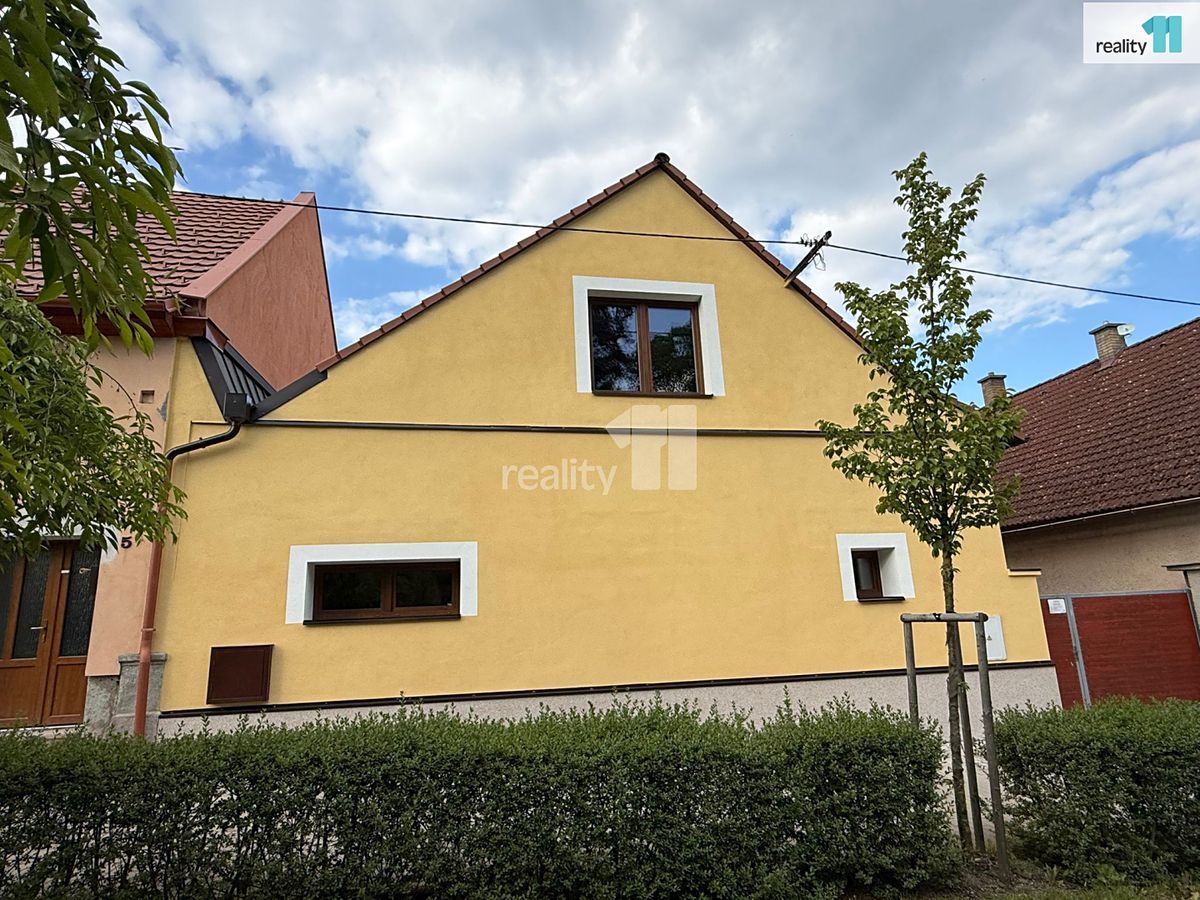 Prodej rodinného domu 383 m², pozemek 1023 m² – fotografie 2