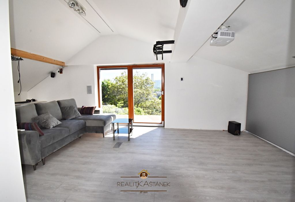 Prodej rodinného domu 249 m², pozemek 627 m² – fotografie 5
