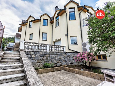 Prodej  rodinného domu 280 m², pozemek 665 m²