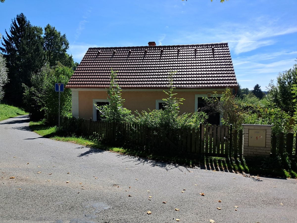Prodej rodinného domu 140 m², pozemek 1158 m² – fotografie 2