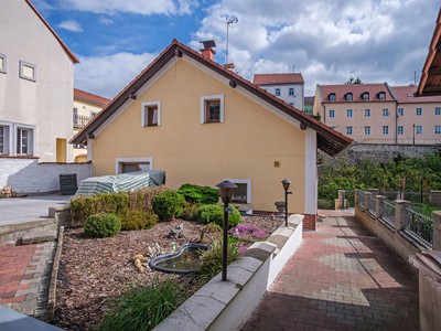 Haus zum Kauf, 245 m² (2 von 27)
