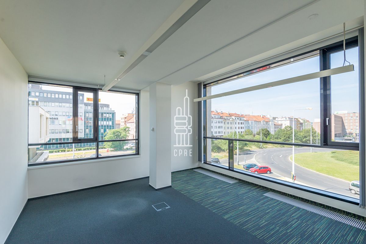 Pronájem kanceláře 458 m² – fotografie 4