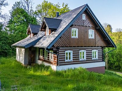 Prodej rodinného domu 203 m², pozemek 2319 m²