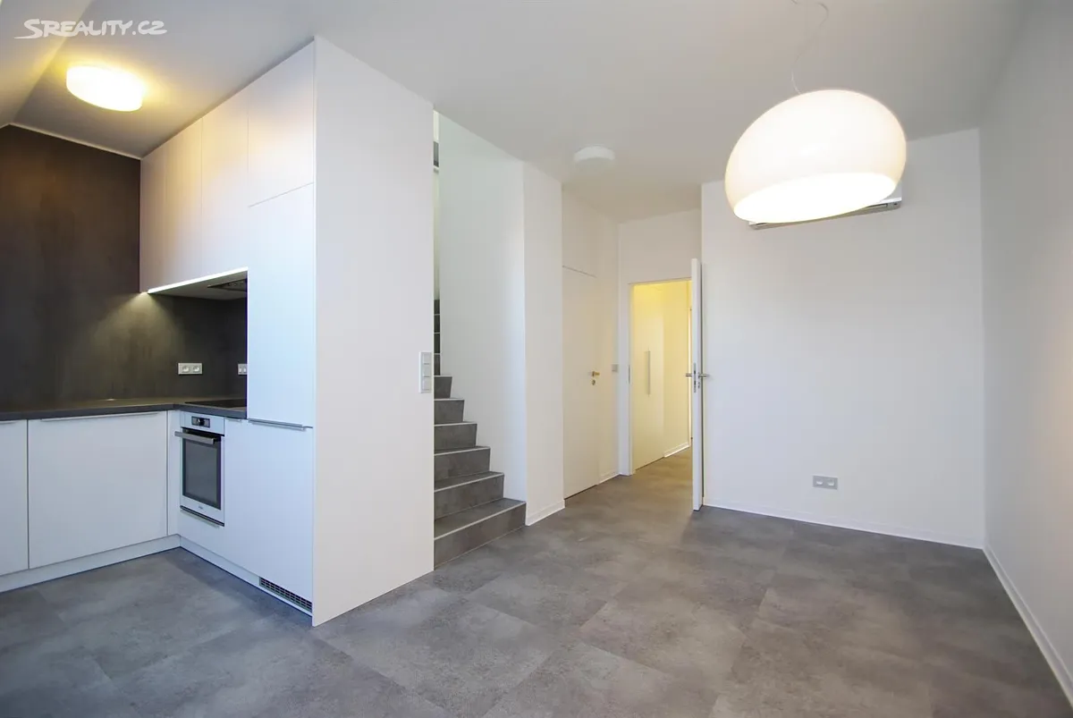 Pronájem bytu atypický 82 m² – pohled 5