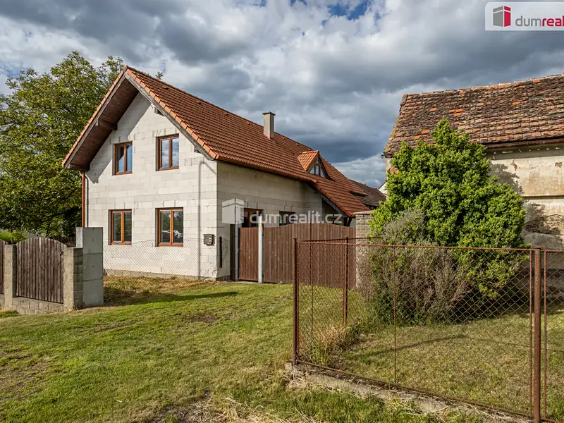 Prodej rodinného domu 106 m², pozemek 1546 m², Jesenice – náhled fotky 1