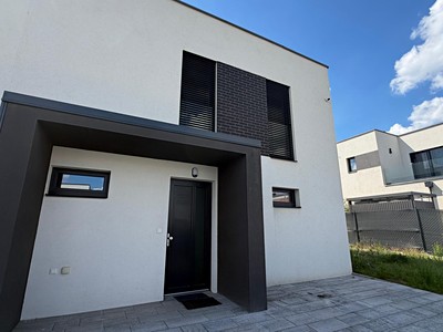 Pronájem  rodinného domu 161 m², pozemek 393 m²