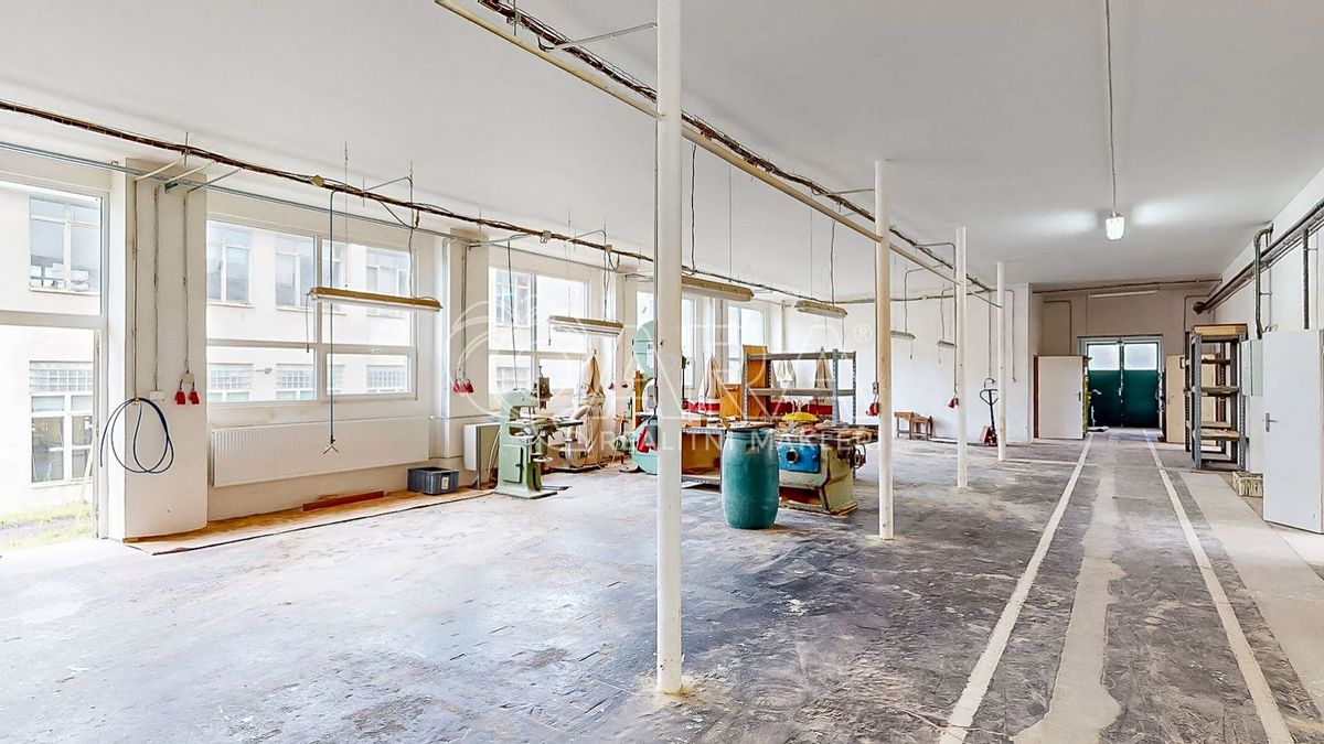 Prodej výrobní haly, prostoru 1300 m²