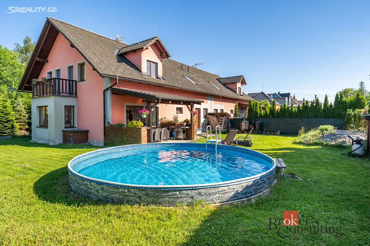 Prodej rodinného domu 222 m², pozemek 701 m², Petřvaldská