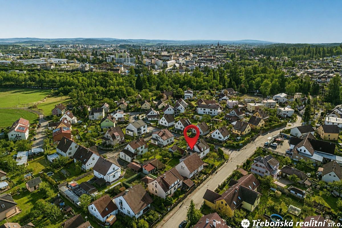 Prodej rodinného domu 254 m², pozemek 565 m² – fotografie 3