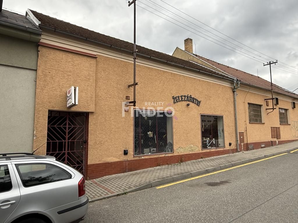 Pronájem obchodního prostoru 137 m² – fotografie 2
