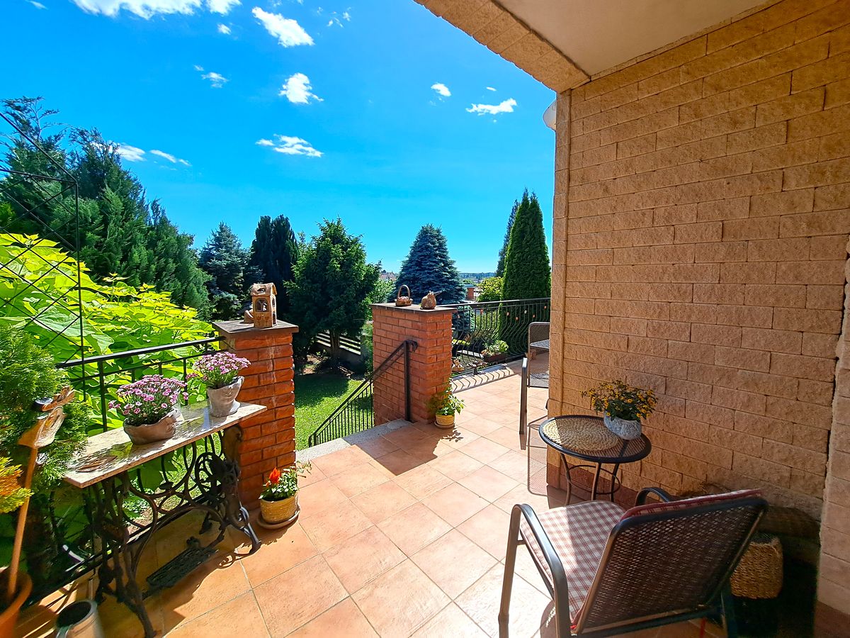 Prodej rodinného domu 204 m², pozemek 300 m² – fotografie 3