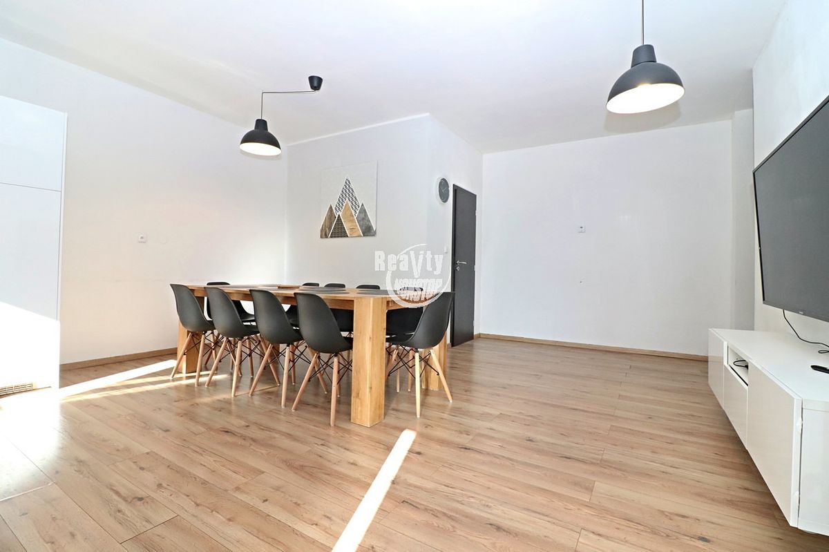 Prodej rodinného domu 310 m², pozemek 1202 m² – fotografie 3
