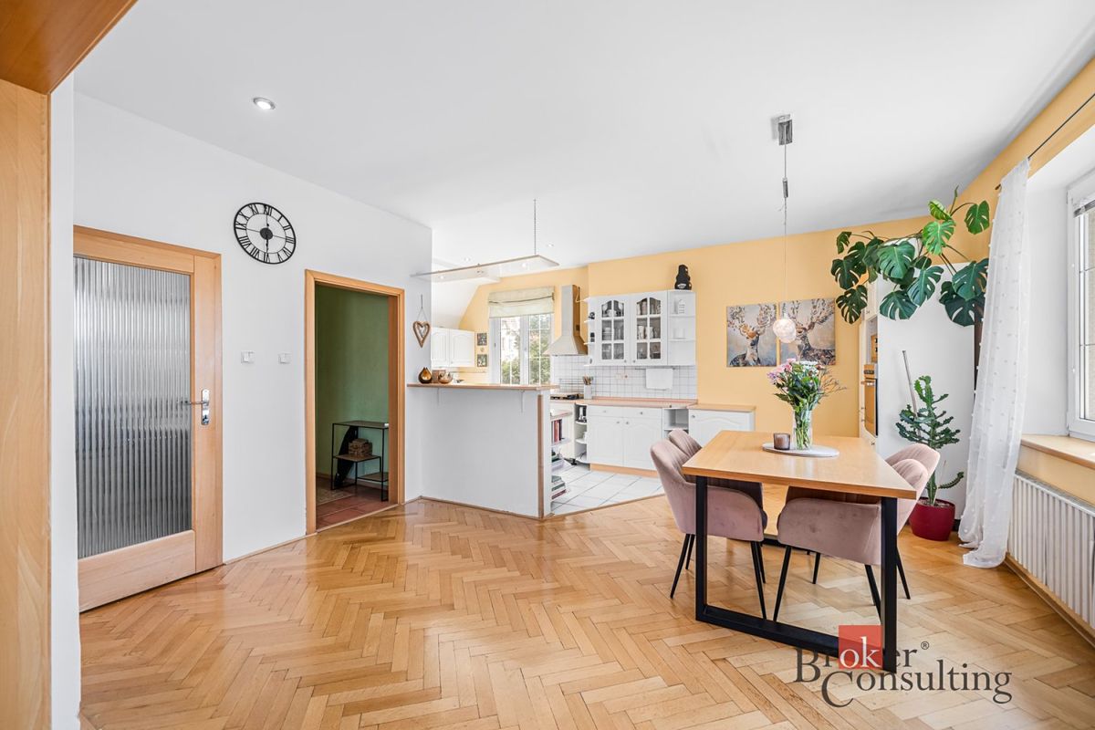 Prodej rodinného domu 250 m², pozemek 574 m²