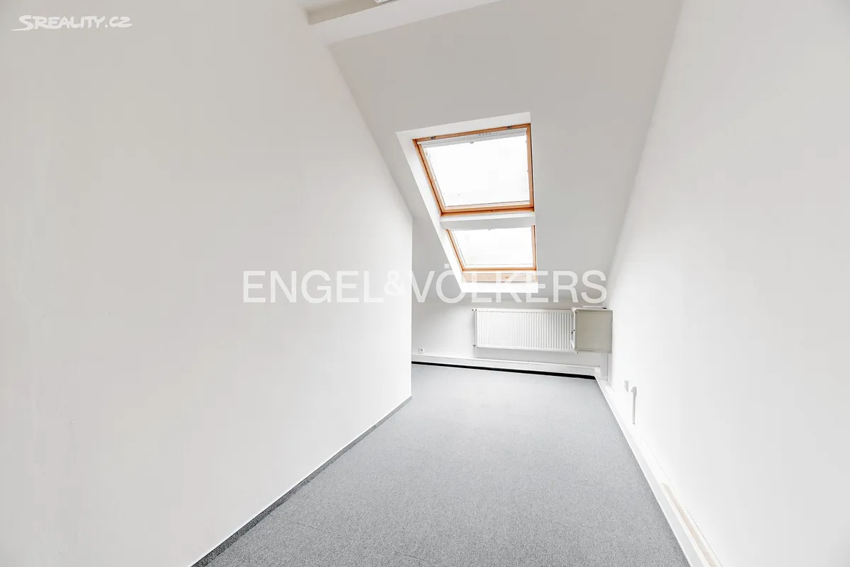 Pronájem kanceláře 132 m² – další