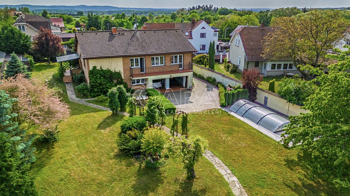 Prodej rodinného domu 384 m², pozemek 1835 m² – fotografie 2
