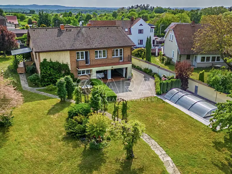 Prodej rodinného domu 384 m², pozemek 1835 m², Týnec nad Labem – náhled fotky 2