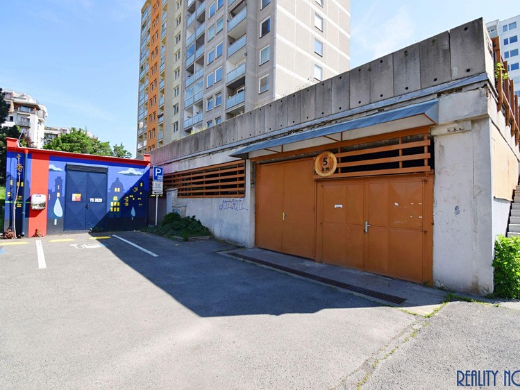 Pronájem nemovitosti, 16 m² (1 z 3)