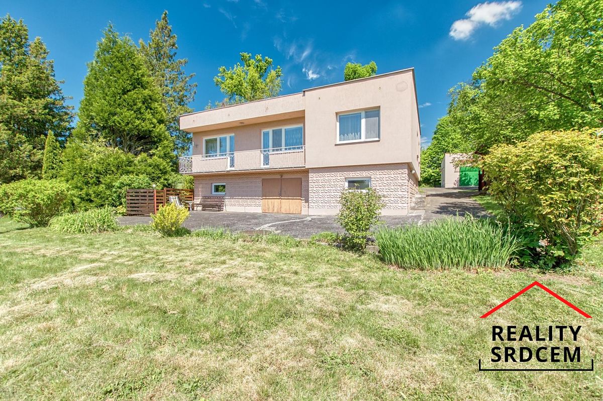 Prodej rodinného domu 229 m², pozemek 2123 m²