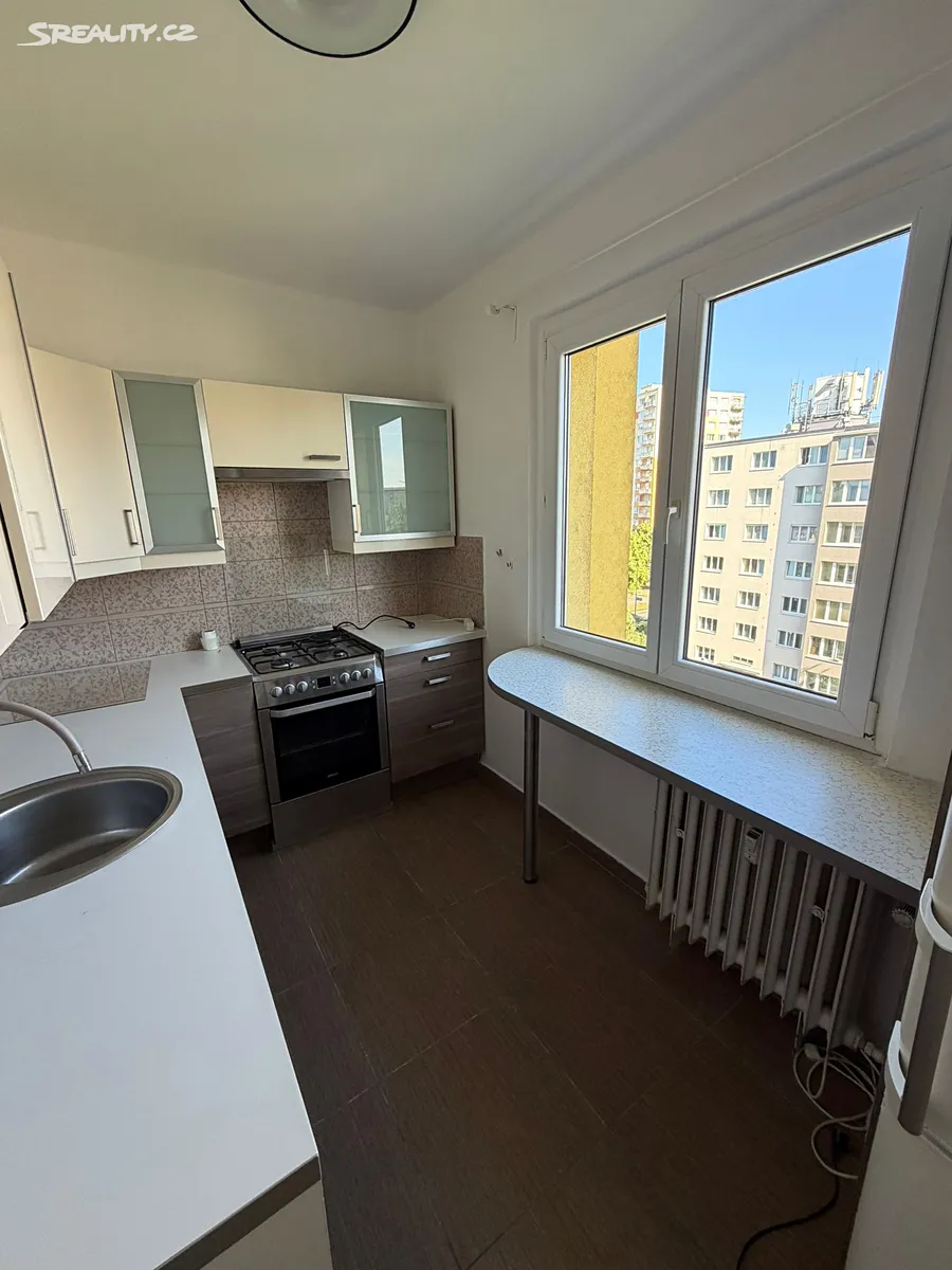 Pronájem bytu 3+1 72 m² – pohled 2