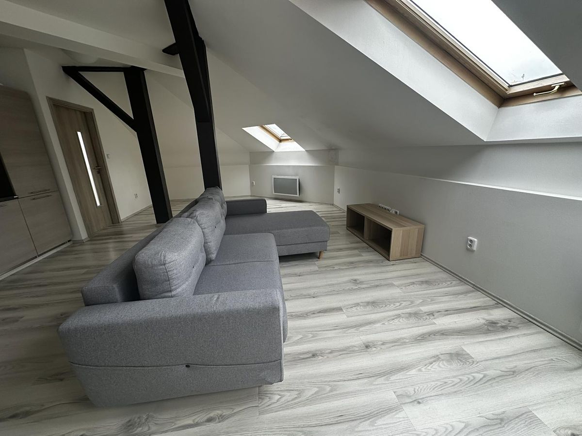 Pronájem bytu 2+kk 62 m² – fotografie 2