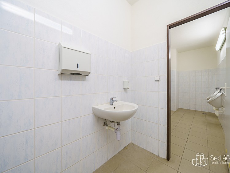 Prodej komerčního prostoru, 3 089 m² (18 z 28)