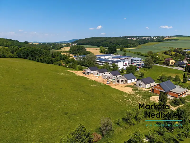 Prodej pole 7225 m², Sazovice – náhled fotky 2
