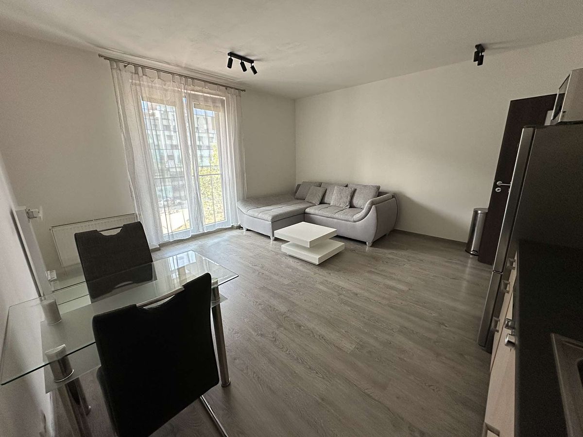Pronájem bytu 2+kk 56 m² – fotografie 3
