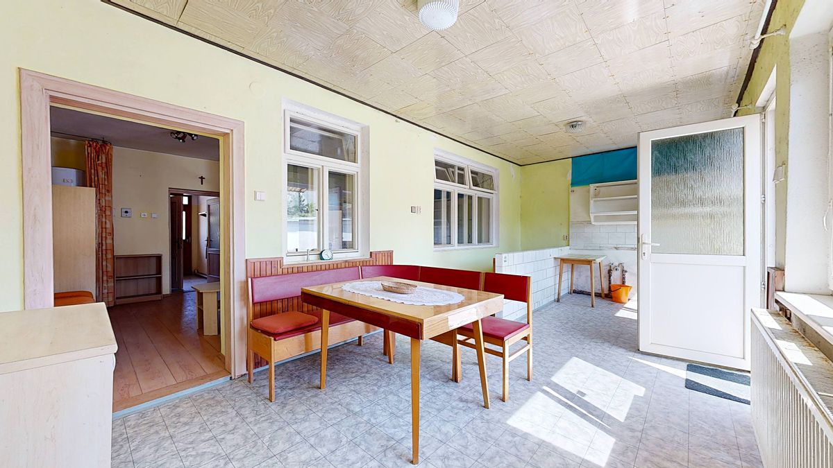 Prodej rodinného domu 88 m², pozemek 142 m² – fotografie 2