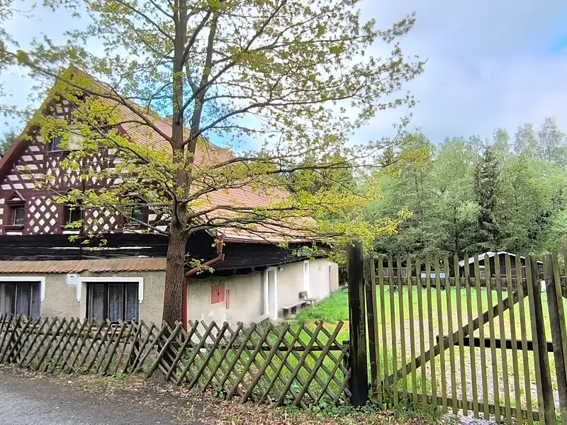 Prodej rodinného domu 321 m², pozemek 3298 m², Okrouhlá – náhled fotky 1