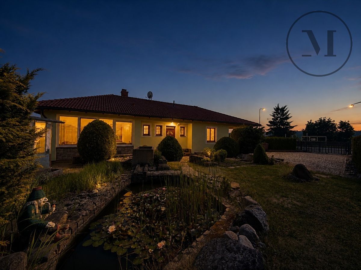 Prodej rodinného domu 182 m², pozemek 1078 m² – fotografie 2